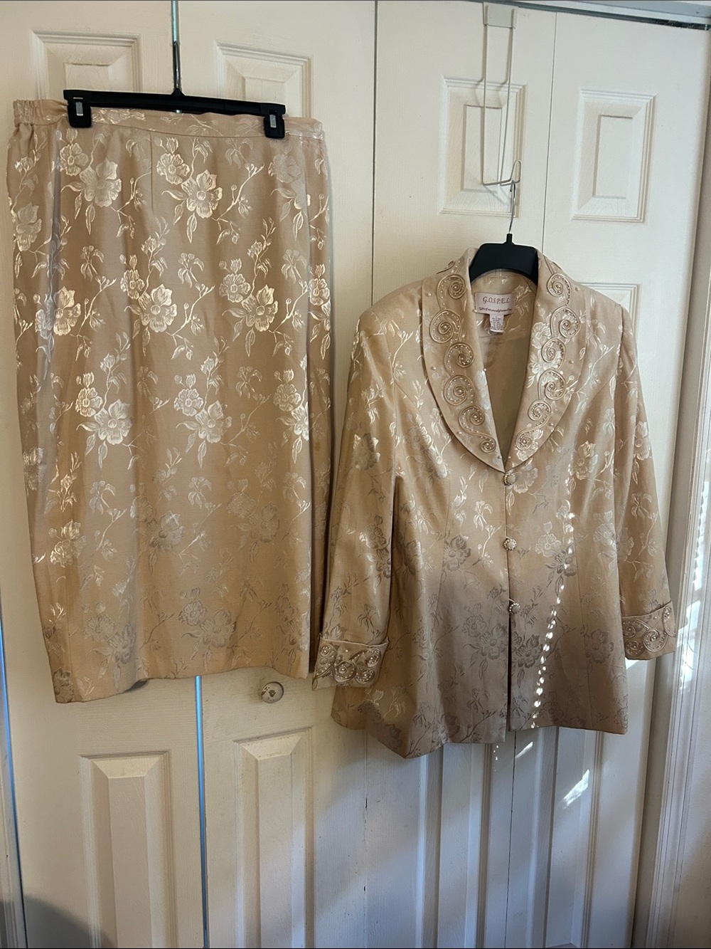 Women's Embroidered Beige Jacket & Skirt Set. Size 18